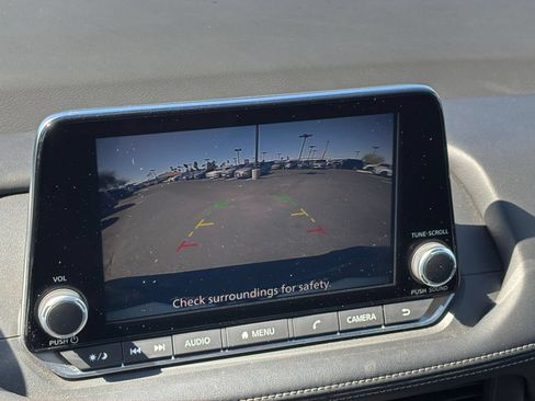 Used 2025 Nissan Rogue SV FWD image 25