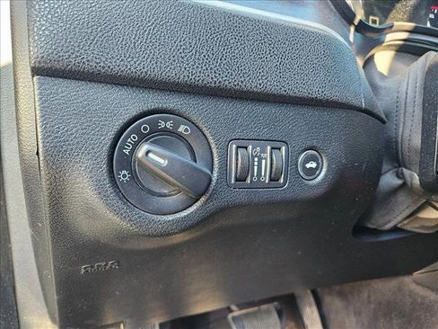 Used 2018 Dodge Charger SXT w/ Blacktop Package image 14