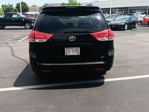 Used 2012 Toyota Sienna XLE FWD image 6