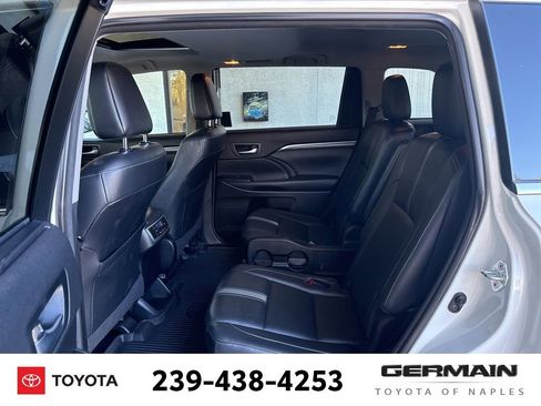 Used 2018 Toyota Highlander SE image 19
