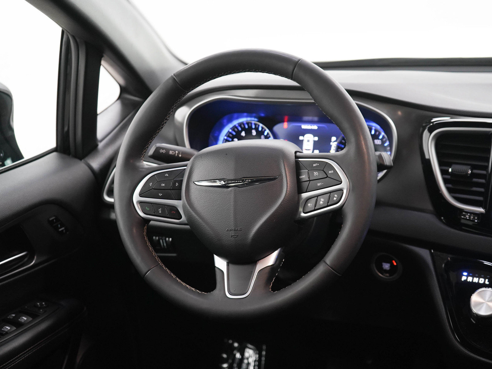 Used 2025 Chrysler Pacifica Select FWD image 15
