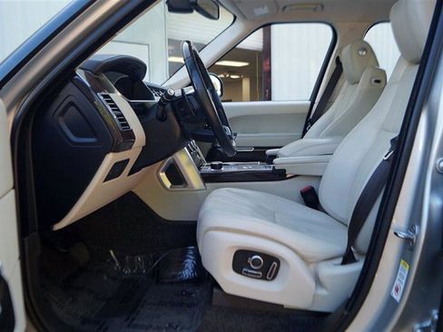 Used 2016 Land Rover Range Rover HSE image 17