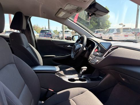 Used 2023 Chevrolet Malibu LT FWD image 32