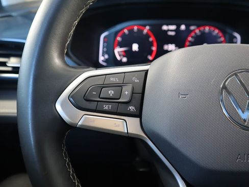 Used 2022 Volkswagen Taos SEL w/ Panoramic Sunroof Package image 11