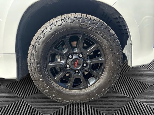 Used 2017 Lexus LX 570 4WD w/ Luxury Package image 31