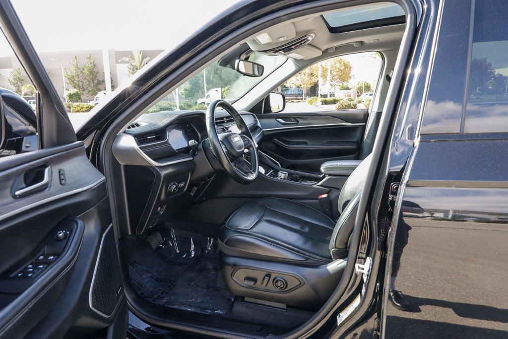 Used 2021 Jeep Grand Cherokee L Limited AWD/4WD image 16