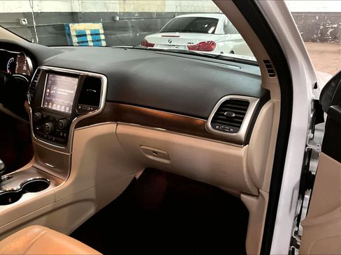Used 2015 Jeep Grand Cherokee Limited AWD/4WD image 15