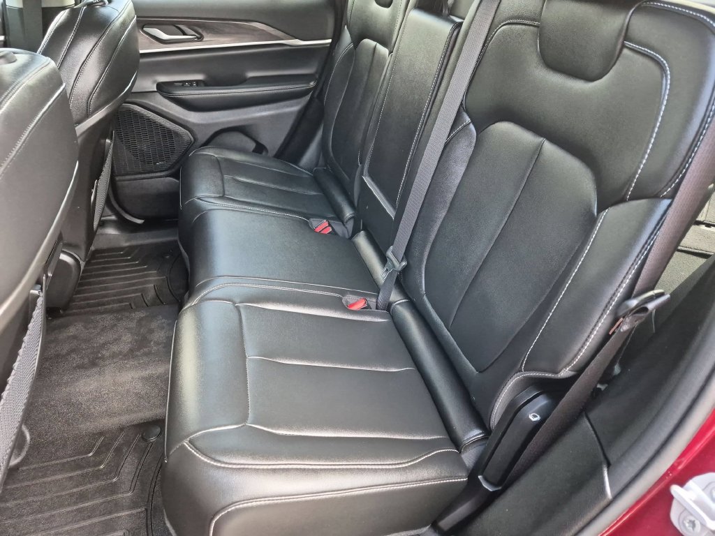 Used 2023 Jeep Grand Cherokee Limited AWD/4WD image 20