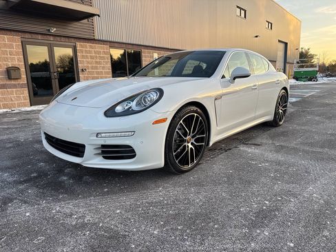 Used 2015 Porsche Panamera 4S image 4