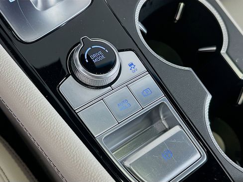 Used 2025 Genesis G70 2.5T image 26