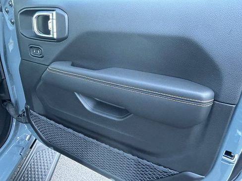 New 2025 Jeep Gladiator Sport image 20