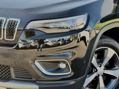Used 2019 Jeep Cherokee Limited w/ Technology Group FWD image 3