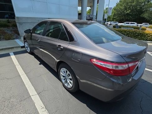 Used 2015 Toyota Camry LE FWD image 5