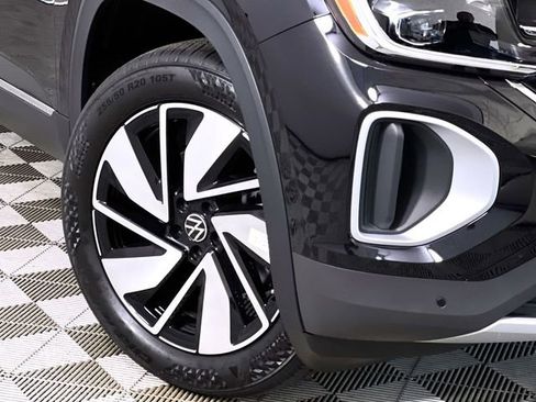 New 2025 Volkswagen Atlas SEL image 10