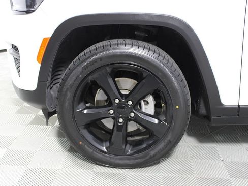 Used 2022 Jeep Grand Cherokee Altitude RWD image 32