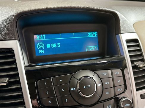 Used 2011 Chevrolet Cruze LT image 14