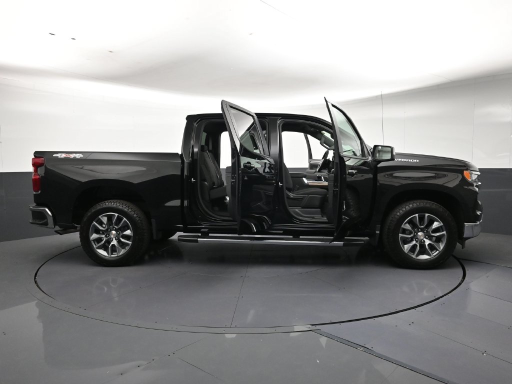 Used 2026 Chevrolet Silverado 1500 LT AWD/4WD image 32