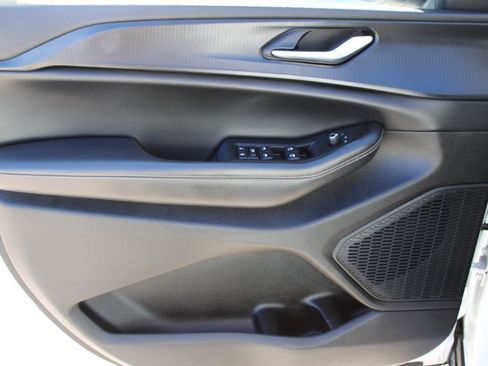 Used 2023 Jeep Grand Cherokee L Laredo image 9