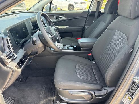 Used 2025 Kia Sportage LX FWD image 6