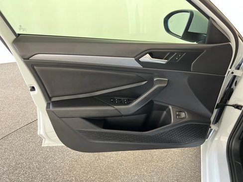 Used 2022 Volkswagen Jetta SE FWD image 13