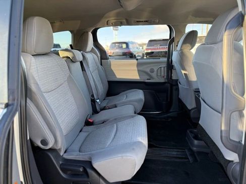 Used 2021 Toyota Sienna LE image 17
