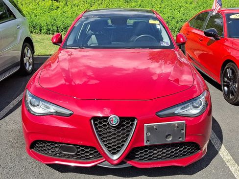 Used 2017 Alfa Romeo Giulia AWD image 2