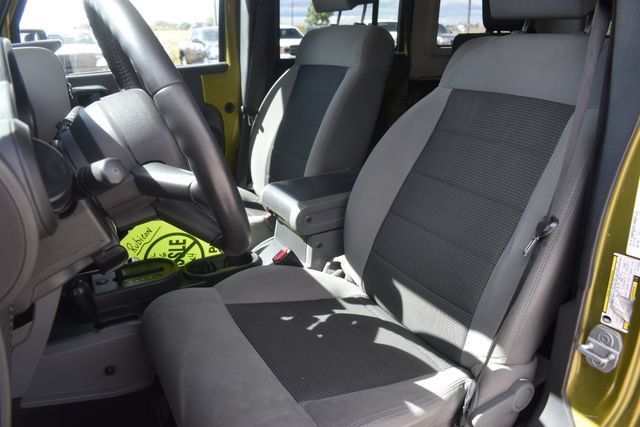 Used 2010 Jeep Wrangler Unlimited Rubicon AWD/4WD image 11