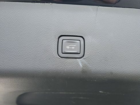 Used 2023 Chevrolet Traverse LT w/ Midnight/Sport Edition image 31