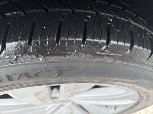 Used 2021 Volkswagen Atlas SEL image 2