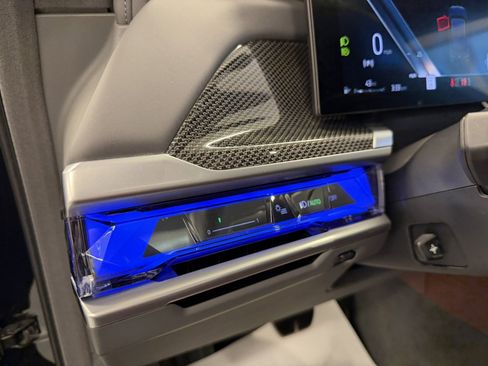 Used 2023 BMW 760i xDrive image 33