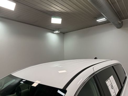 Used 2024 Chrysler Pacifica Touring-L image 42