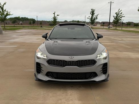 Used 2020 Kia Stinger GT1 RWD image 2