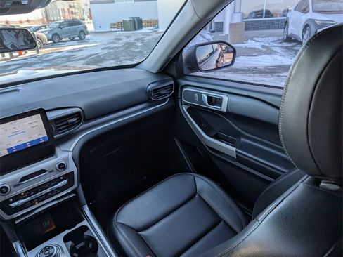 Used 2020 Ford Explorer XLT w/ Equipment Group 202A image 11