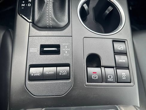 Used 2024 Toyota Highlander XLE image 28