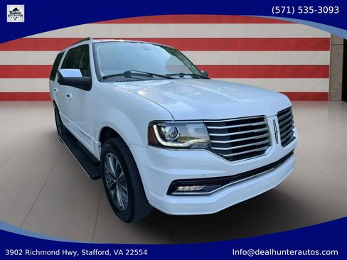 Used 2017 Lincoln Navigator Select AWD/4WD image 3