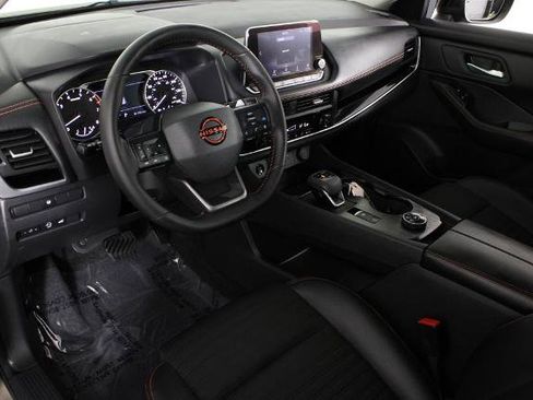 Certified 2025 Nissan Rogue SV AWD/4WD image 20