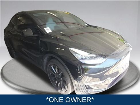 Used 2023 Tesla Model Y Long Range AWD/4WD image 2