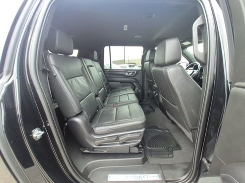 Used 2022 Chevrolet Suburban LT image 14