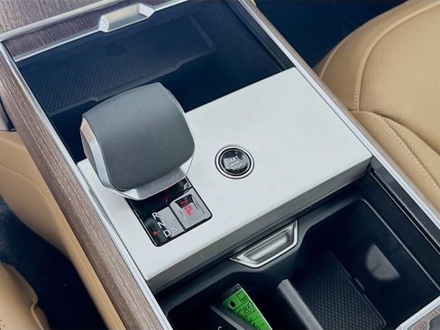 New 2026 Land Rover Range Rover Long Wheelbase SE AWD/4WD image 19