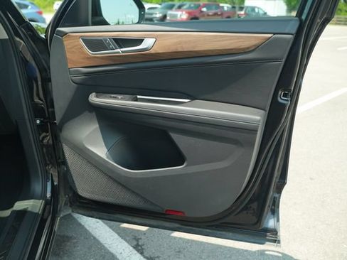 Used 2025 Volkswagen Atlas SE FWD image 21