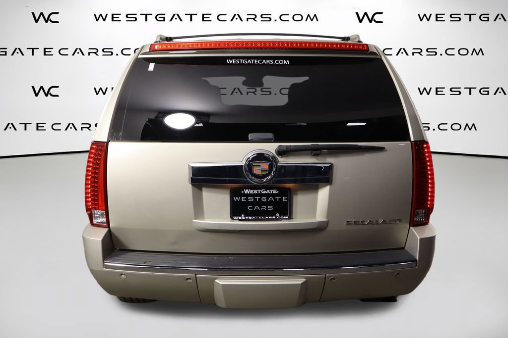 Used 2013 Cadillac Escalade Luxury AWD/4WD image 4