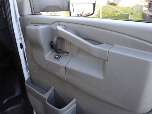 Used 2022 Chevrolet Express 4500 Extended w/ Power Convenience Package image 23