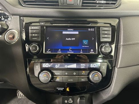 Used 2020 Nissan Rogue SV AWD/4WD image 22