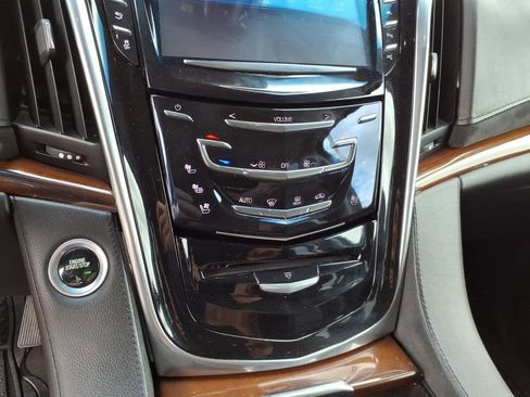 Used 2018 Cadillac Escalade ESV Premium Luxury RWD image 12