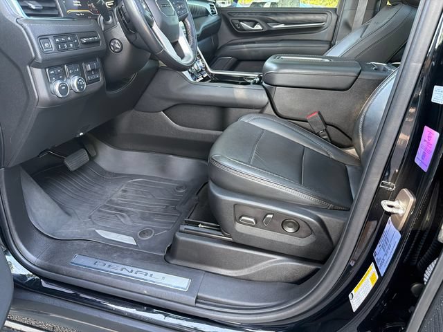 Used 2022 GMC Yukon XL Denali w/ Denali Premium Package AWD/4WD image 9