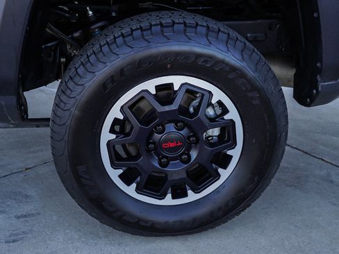 Used 2024 Toyota Tacoma TRD Off-Road image 13