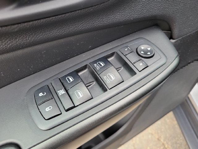 Used 2019 Jeep Cherokee Trailhawk w/ Cold Weather Group AWD/4WD image 10