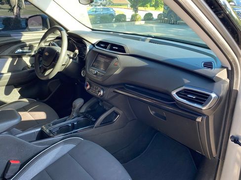 Used 2023 Chevrolet TrailBlazer LT FWD image 31