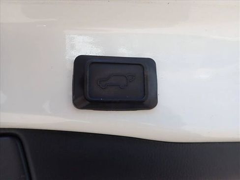Used 2019 Toyota RAV4 XSE w/ XSE Weather Package AWD/4WD image 9