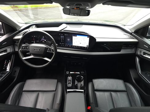 Used 2025 Audi Q6 e-tron Premium Plus w/ Premium Plus AWD/4WD image 10